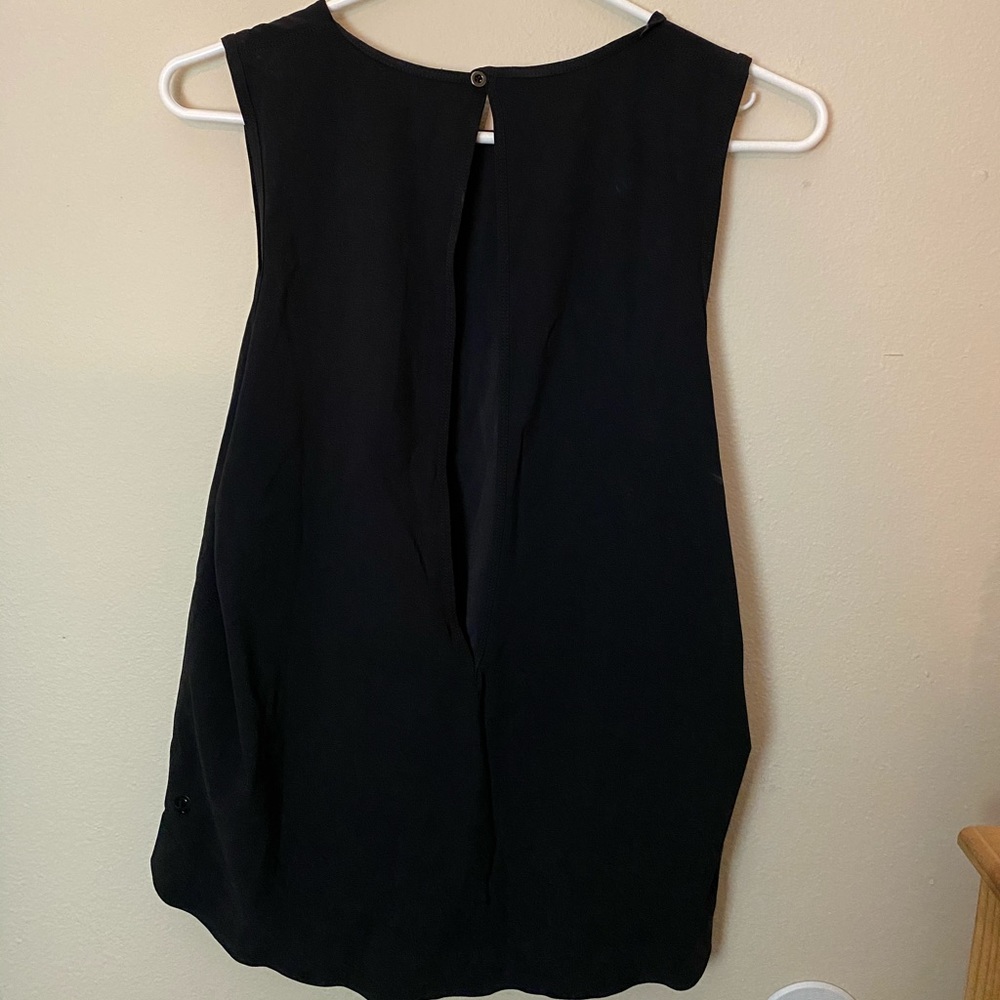 Black lululemon tank with open back detail